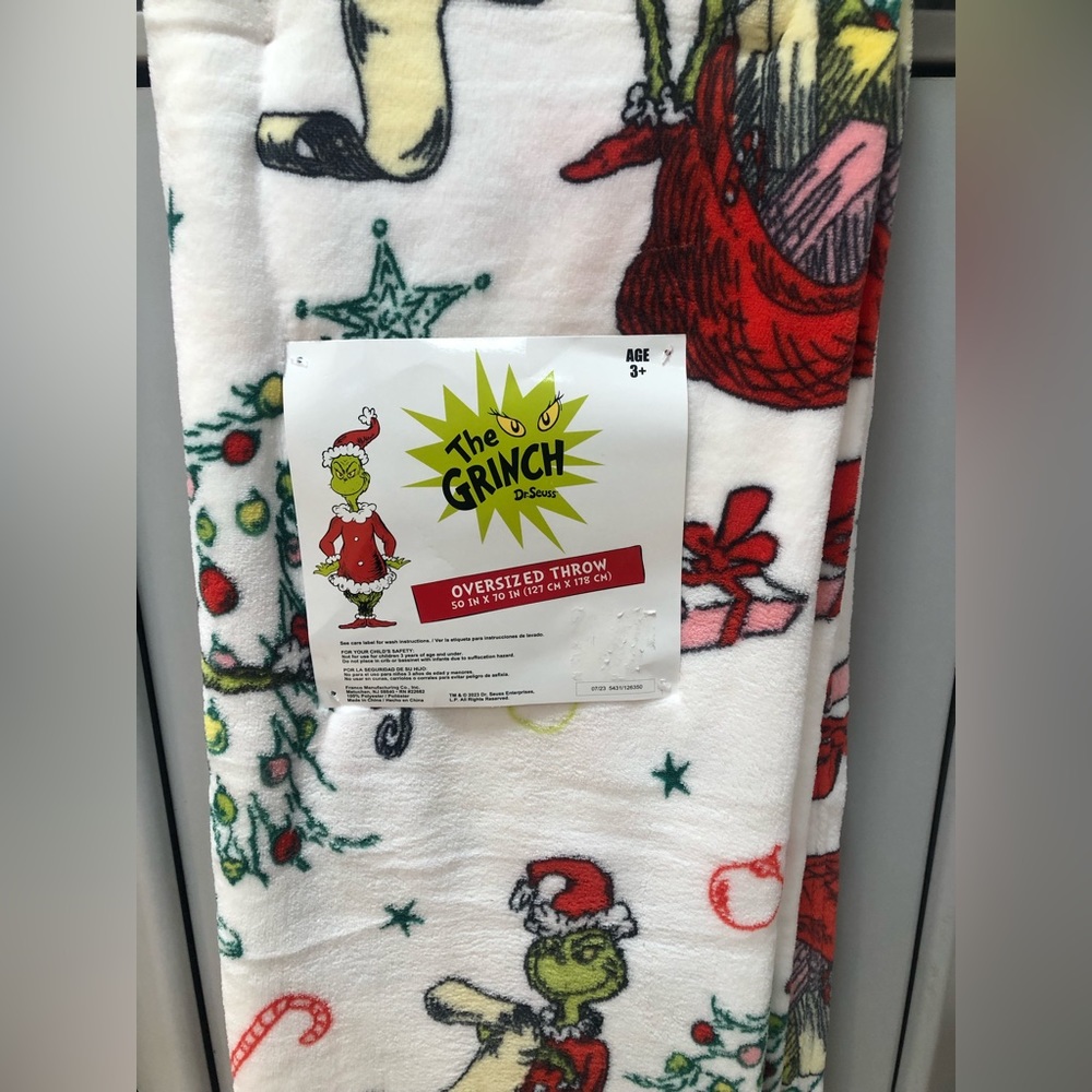 The Grinch Christmas Throw